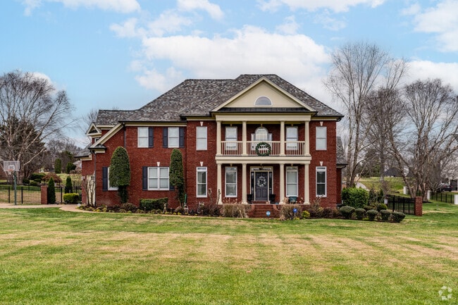 There are greek revial homes in McLemore.