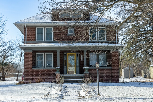 Some American Foursquares can be found in Burlington.