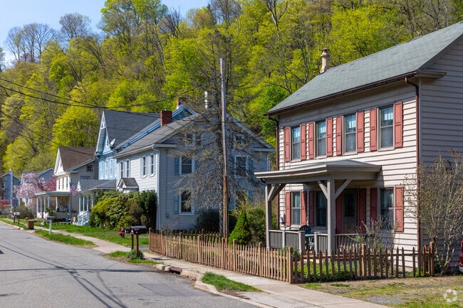 Historic buildings in Milford showcase 18th-century architecture and small-town charm.