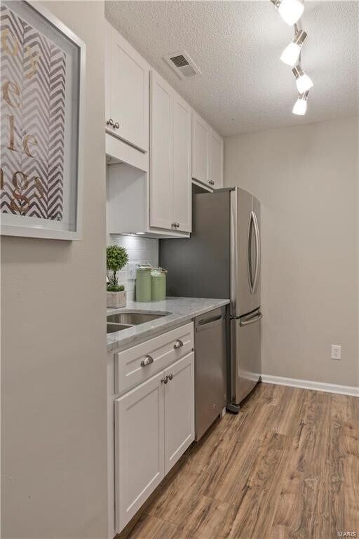 1431 Thrush Plaza unit 1, Saint Louis, MO 63144 - photo 6