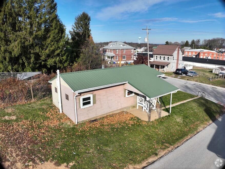 430 E Maple St, Dallastown, PA 17313 - photo 2