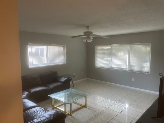 255 SW 7th St unit 40, Boca Raton, FL 33432 - photo 3