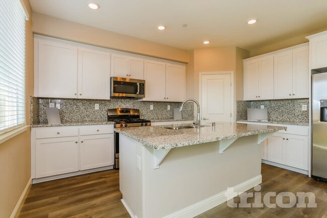 2075 Comstock Ln, Lincoln, CA 95648 - photo 5