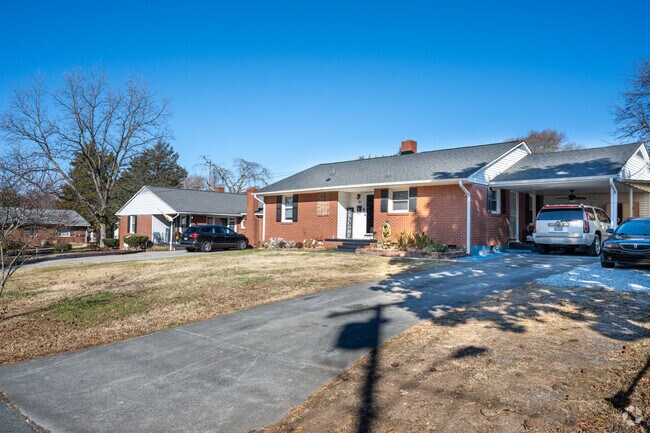 You will find homes with carports and some without in the Belview neighborhood.