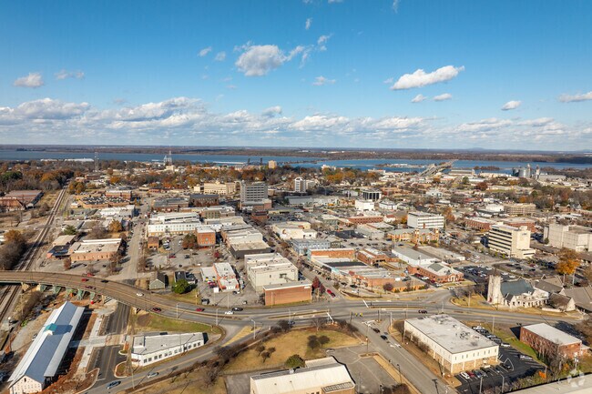 Old Decatur combines historic architecture with modern conveinences.