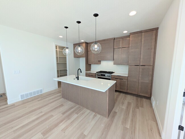 11352 S Silver Pond Dr, South Jordan, UT 84009 - photo 4