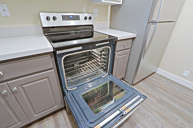 3810 N Maryvale Pkwy unit 2008, Phoenix, AZ 85031 - photo 4