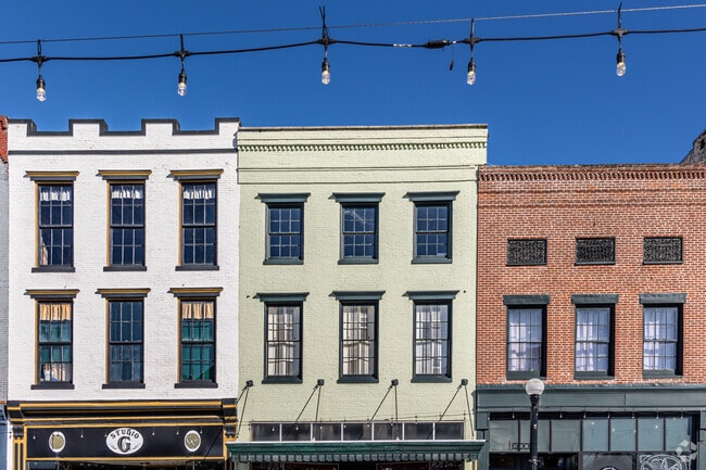 Harrodsburg is home to over 50 historic buildings that date back to the 18th and 19th centuries.