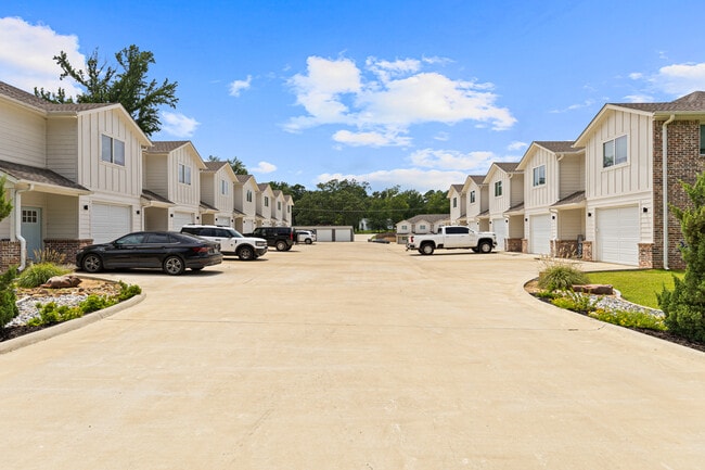 5896 Old Hwy 135 N unit 406, Kilgore, TX 75662 - photo 3