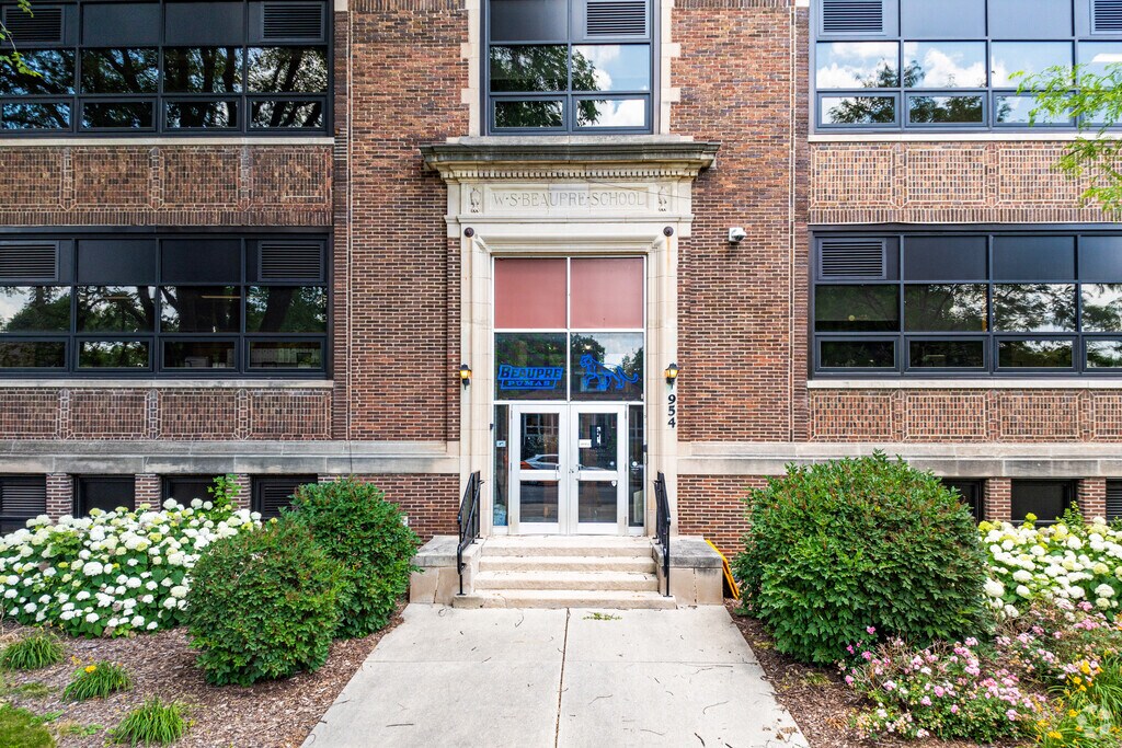 Beaupre Elementary School scores a C- on Niche.
