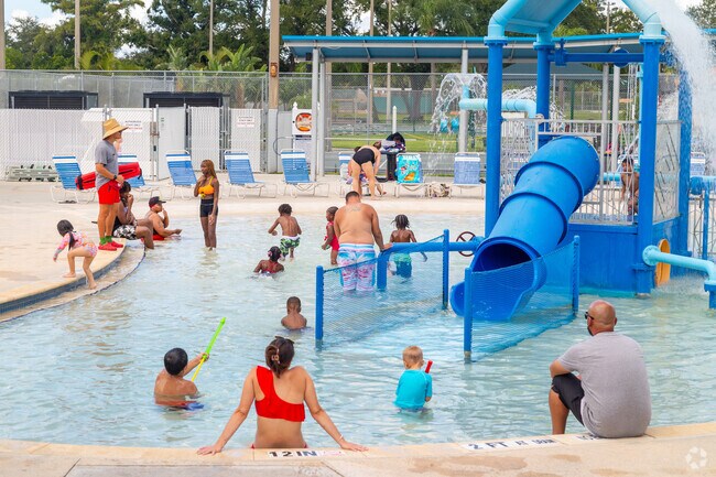 The splash pool at Ft Myers Aquatic Center is a great place to cool off with young kids.