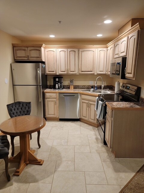 100 W Barnum St Unit 305, Ishpeming, MI 49849