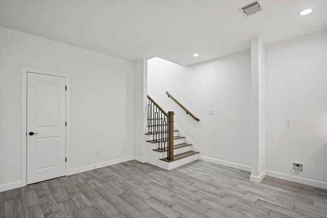 1071 St Clair St, Houston, TX 77088 - photo 6