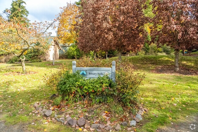 Rotary Park offers picnic space near Mercer Island Library.