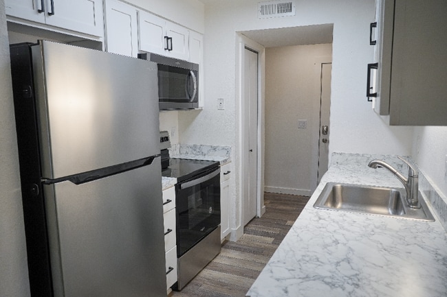 1234 NE 27th St, McMinnville, OR 97128 - photo 3