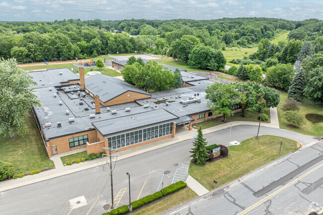 Lakes Elementary School is a K-4th grade elementary located in Rockford, Michigan.