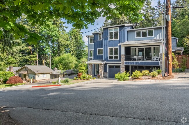 Horizon View offers contemporary multi-level residences close to Lake Washington.