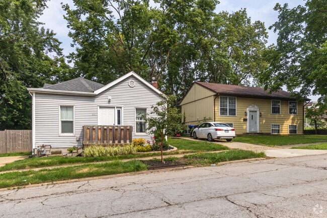 There are a number of split level homes in Downtown Bloomington.