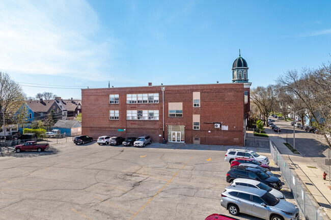 Prince of Peace School has a student-teacher ratio of 15 to 1.