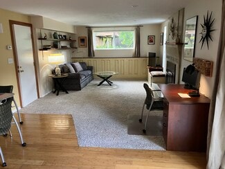 1691 Parrish St Unit Your home away from home, Lake Oswego, OR 97034