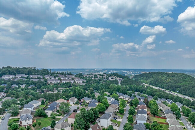 The Northwestern Marietta community is a beautiful suburban community with beauty around every corner.