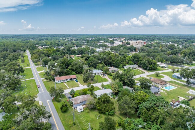 Inverness Highlands South is a beautiful tree filled neighborhood.