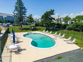 12 Sea Breeze Ln, Nahant, MA 01908