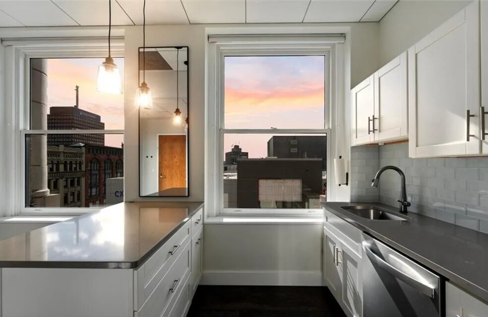 108 W Jefferson St unit 702, Syracuse, NY 13202 - photo 1