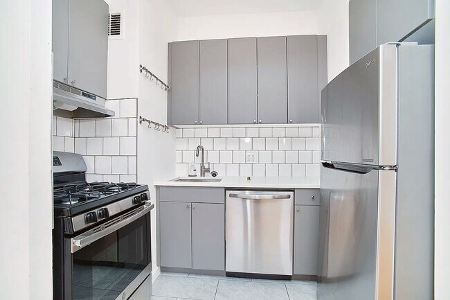 241 W 113th St unit 6A, New York, NY 10026 - photo 4