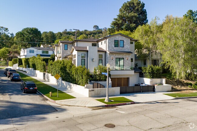 The average price for a home in Studio City is $1,910,000 and range from 3,200 to 15,000 sqft.