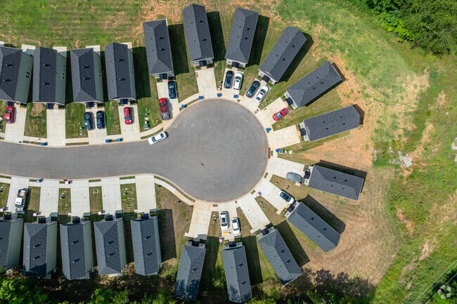 New subdivisions near Governors Square have cul-de-sacs.