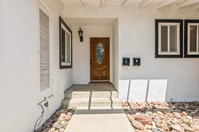 5700 Vanalden Ave unit A, Tarzana, CA 91356 - photo 5