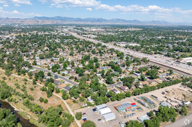 Kipling is surrounded by verdant landscapes ranging from rocky mountain peaks and green spaces.