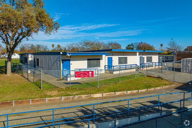 Modular classrooms help Hillsdale Elementary School expand when necessary.