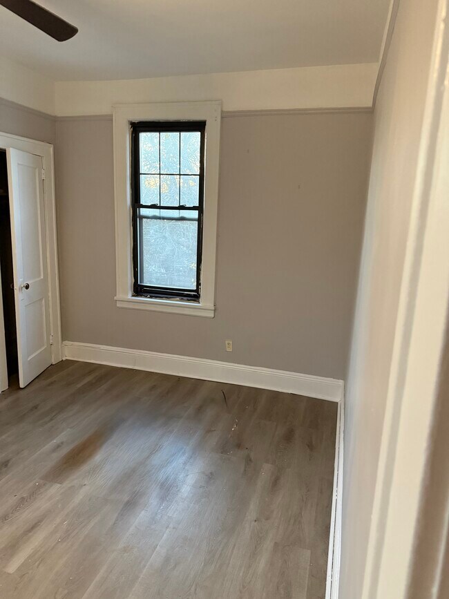 100 van Buskirk Rd unit 4, Teaneck, NJ 07666 - photo 4