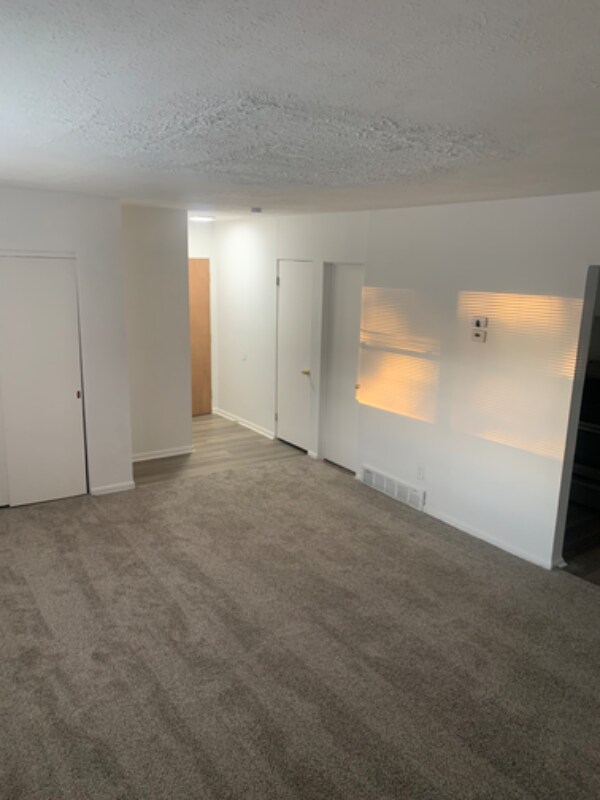 33170 Aurora Rd unit 9, Solon, OH 44139 - photo 4