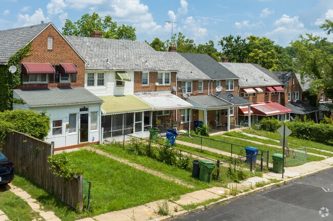 Some rowhomes in Pen Lucy offer covered porches.