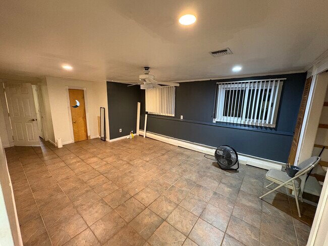 28 Clearview Dr unit 1, Wyandanch, NY 11798 - photo 4