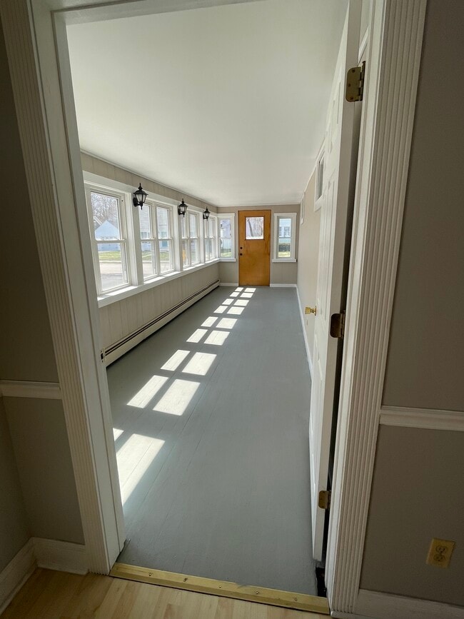 55 Dartmouth St, Laconia, NH 03246 - photo 4