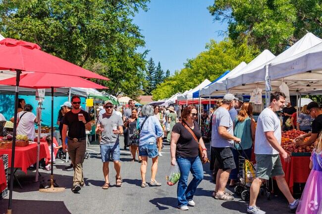 Shadelands residents can get plenty of fresh produce at the Diablo Farmers Market.