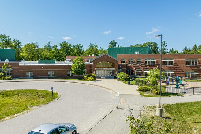 Buxton Elementary School has a student-teacher ratio of 10 to 1.