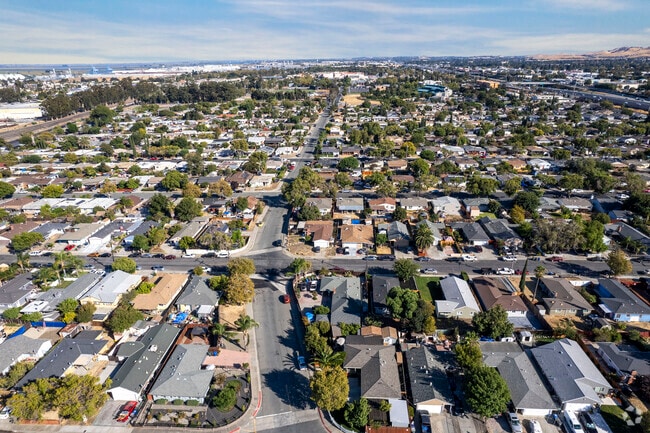 River Run homes are very well connected to the rest of the Bay Area.
