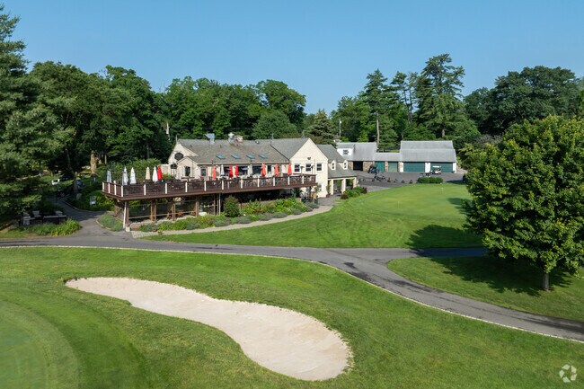 The North Street Tavern sits on the Maple Moor Golf Course and offers fine dining near Rosedale.