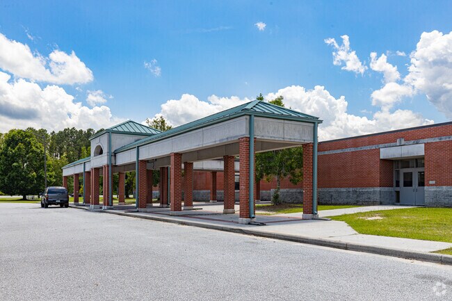 West Chatham Middle School is a public school located in Pooler, Georgia.