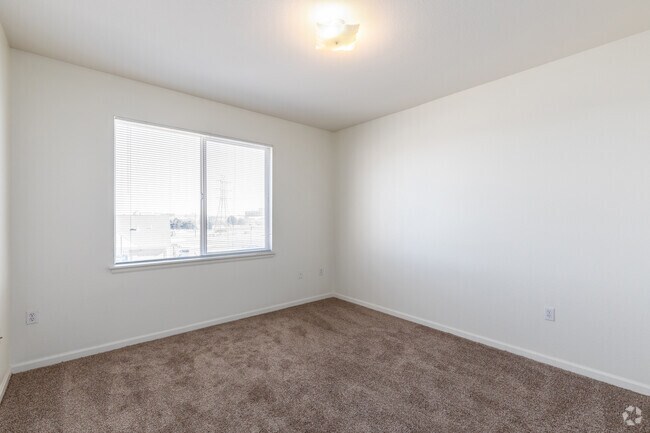 1BR, 1BA - 857SF Bedroom