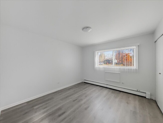 600 Mckinley Ave unit 103, Mundelein, IL 60060 - photo 4