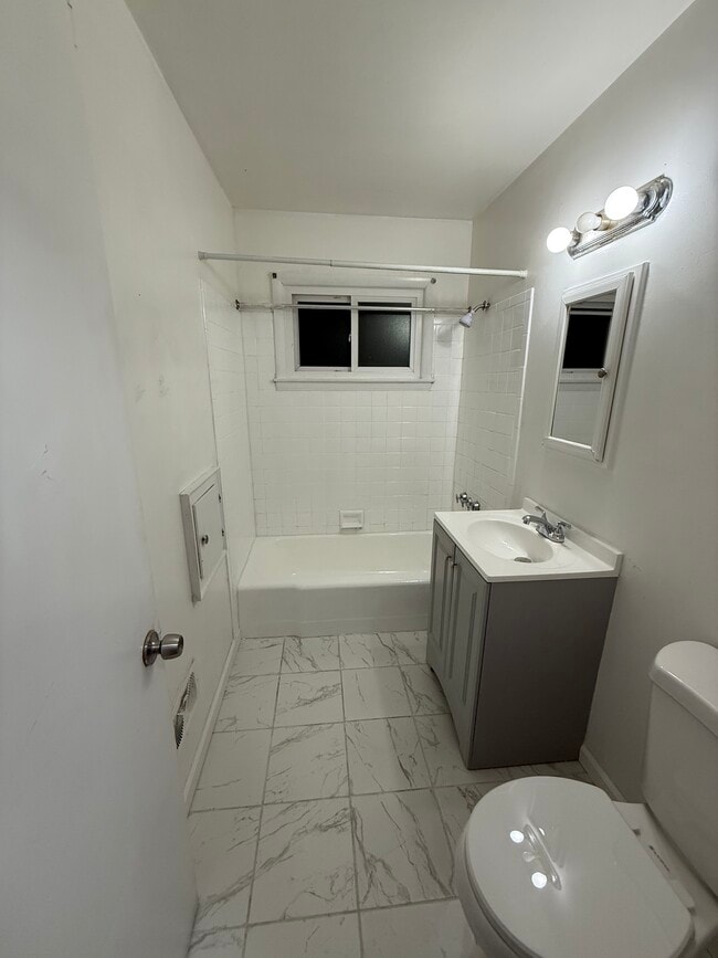 3210 N 40th St unit 3210, Milwaukee, WI 53216 - photo 5