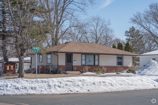 Ranch home with brick facade