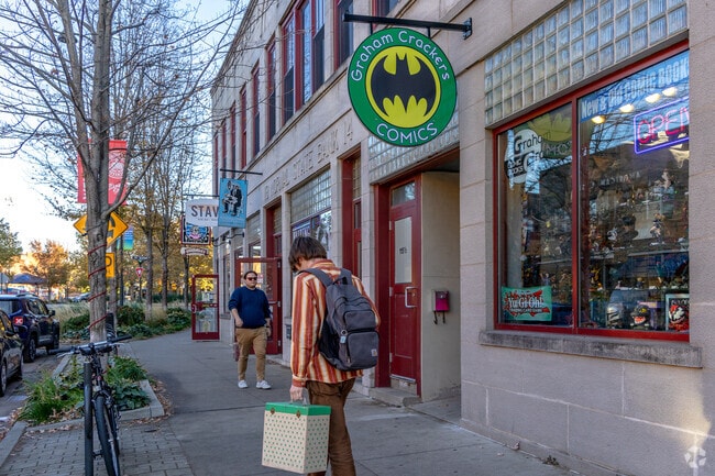 Downtown Bloomington provides Pepper Ridge residents with numerous shopping options.