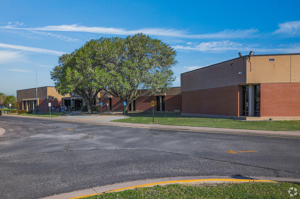 Lawrence Elementary School Is an Excellent Schooling Option for Children in Sunflower